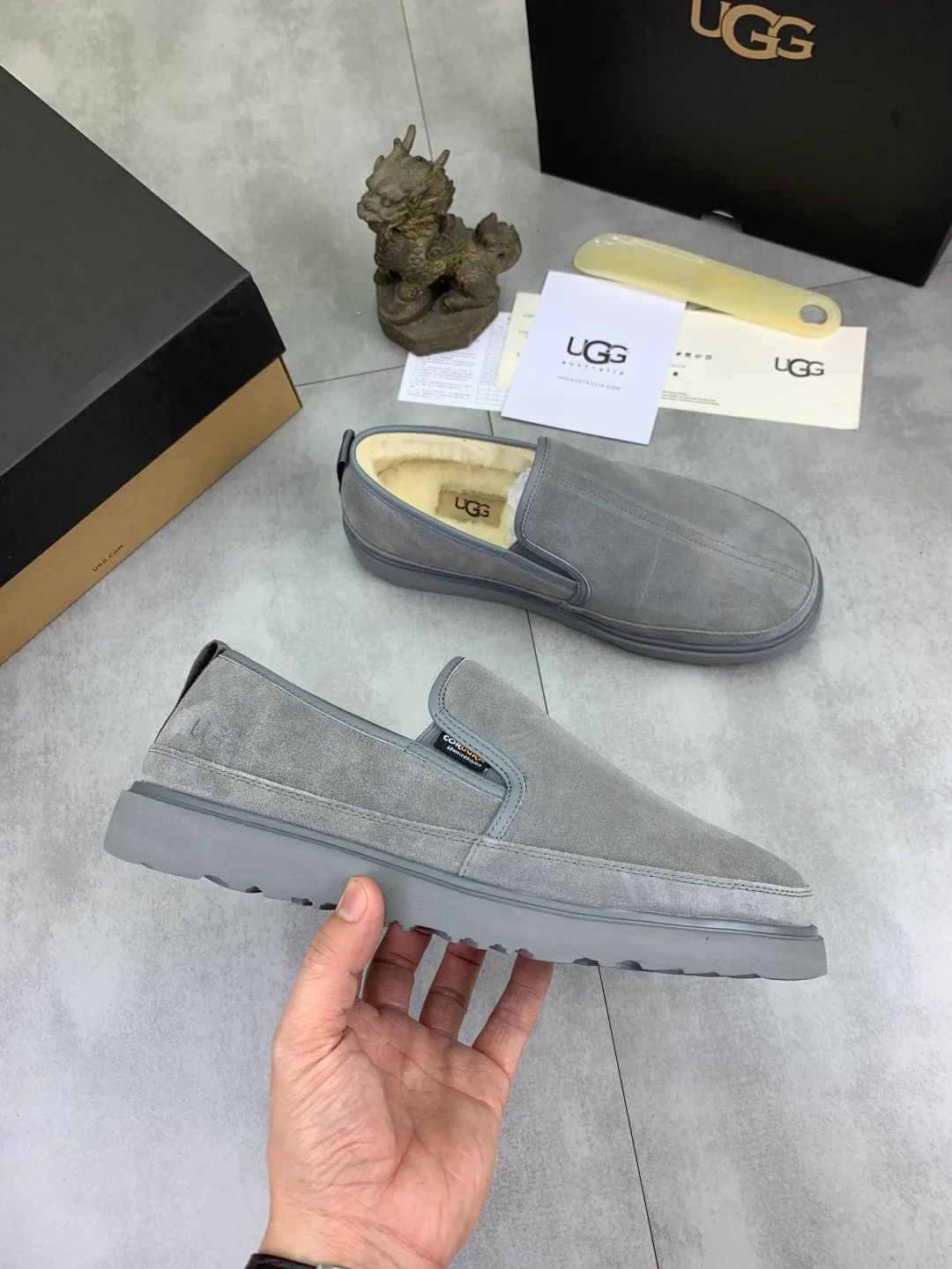 Men's men's shoes 💰P580 [New style] hot style 💰 versatile casual slip-on fur shoes 🆘 "Real Wool" [UGG] 👉 hot style men's shoes official website synchronization 🔰 quality [proud] is not comparable to the imitations in the general market 🌀 The upper is imported Italian frosted calfskin, and the lining: foot pad 🅰️ grade 🐑 real wool 👻 Only Grade A can show the effect The hand feels smooth and delicate 🔱The shoe shape is grand, only the factory can achieve it 🎄The perfect toughness of the original outsole 👻⬛️ can allow customers to bid farewell to one-time consumption. Real wool lining, super warm. Available in black or brown. Size: 39-44